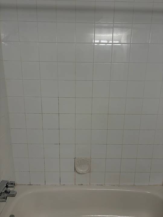 Tub surround refresh, before